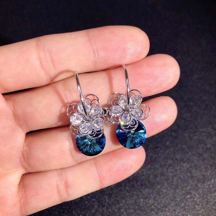 Austrian super flash crystal earrings, stud earrings, niche high-end temperament earrings, long simple earrings, 925 silver needles.