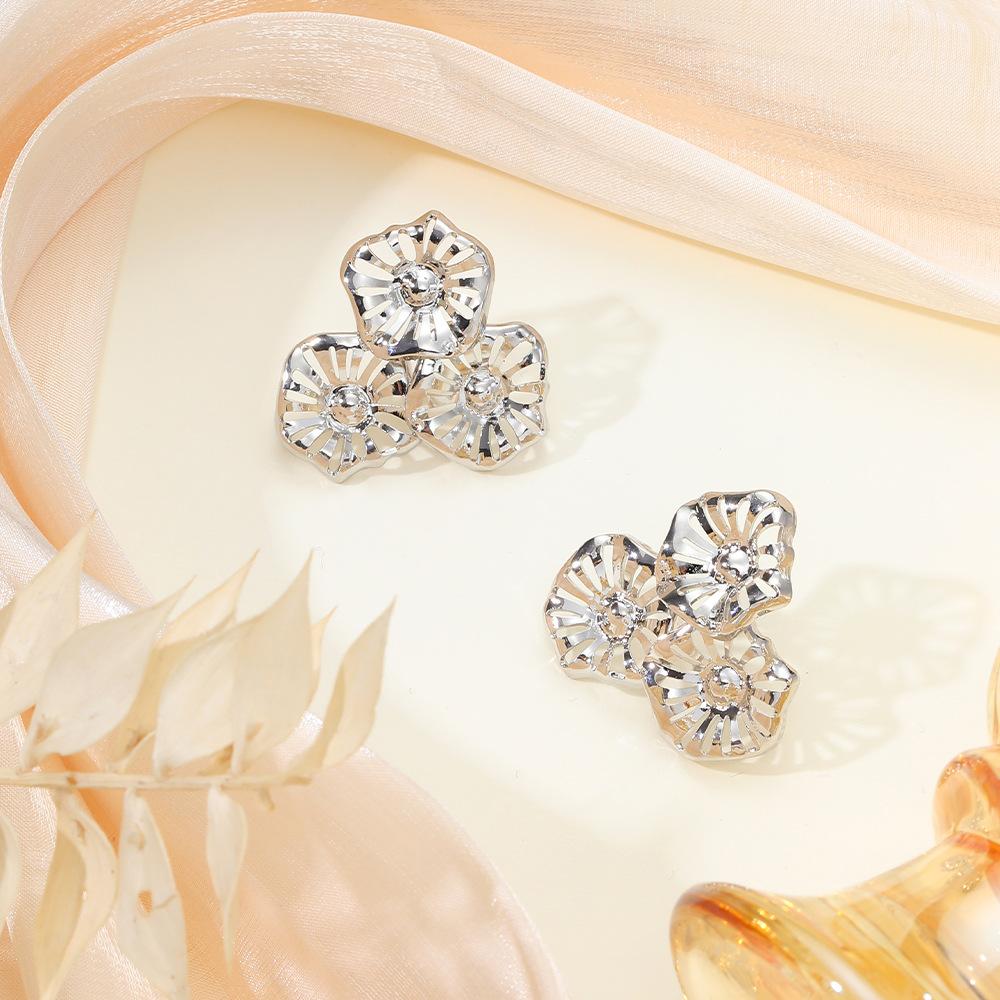 

Винтажные цветочные полые металлические ретро-серьги, индивидуальные золотые роскошные украшения для ушей серебряный