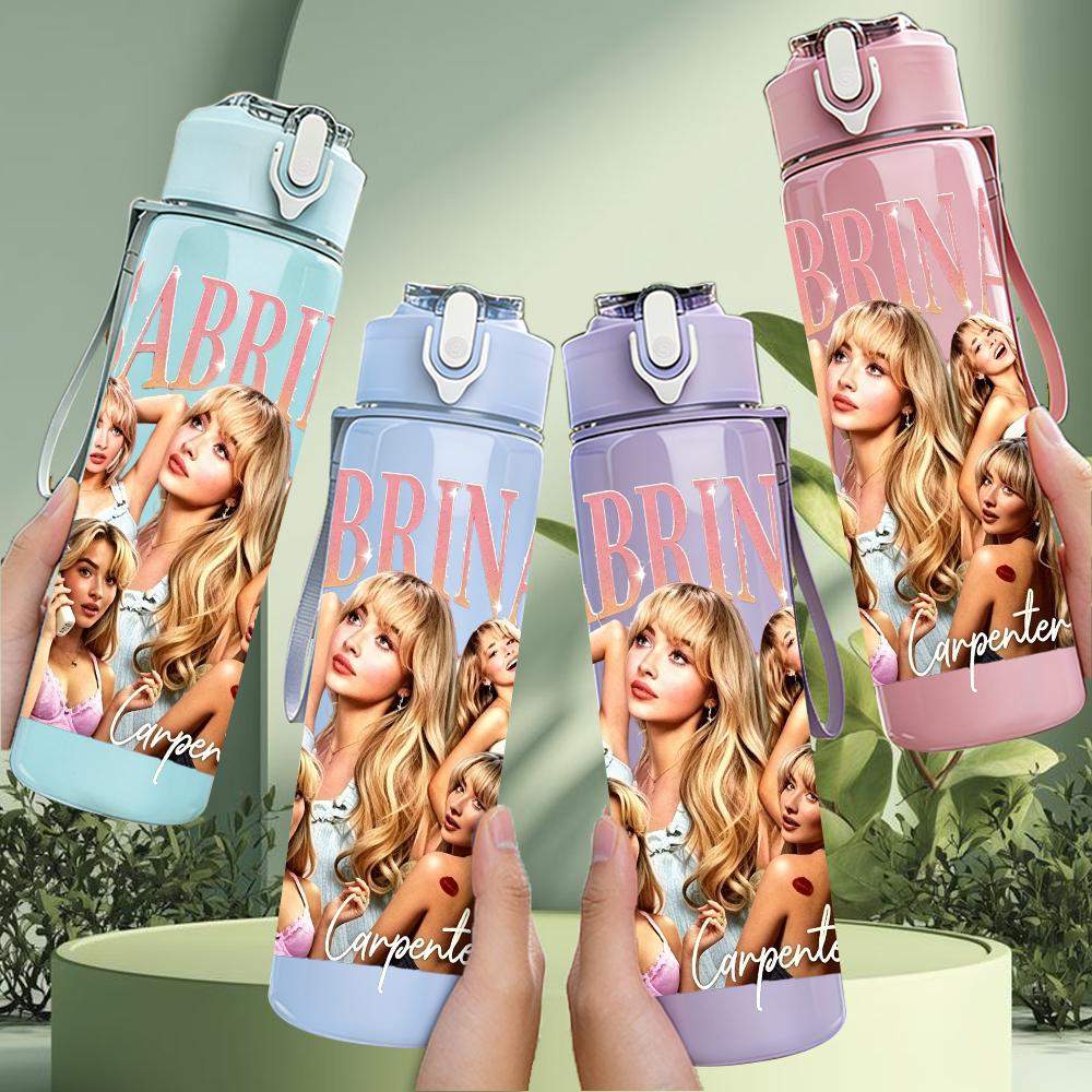 1 Stück Sabrina Retro Girl Group Porträt Druck 750 ml Tragbare Sport-Wasserflasche Auslaufsicher Fitnessstudio Outdoor Reisen Trinkbecher
