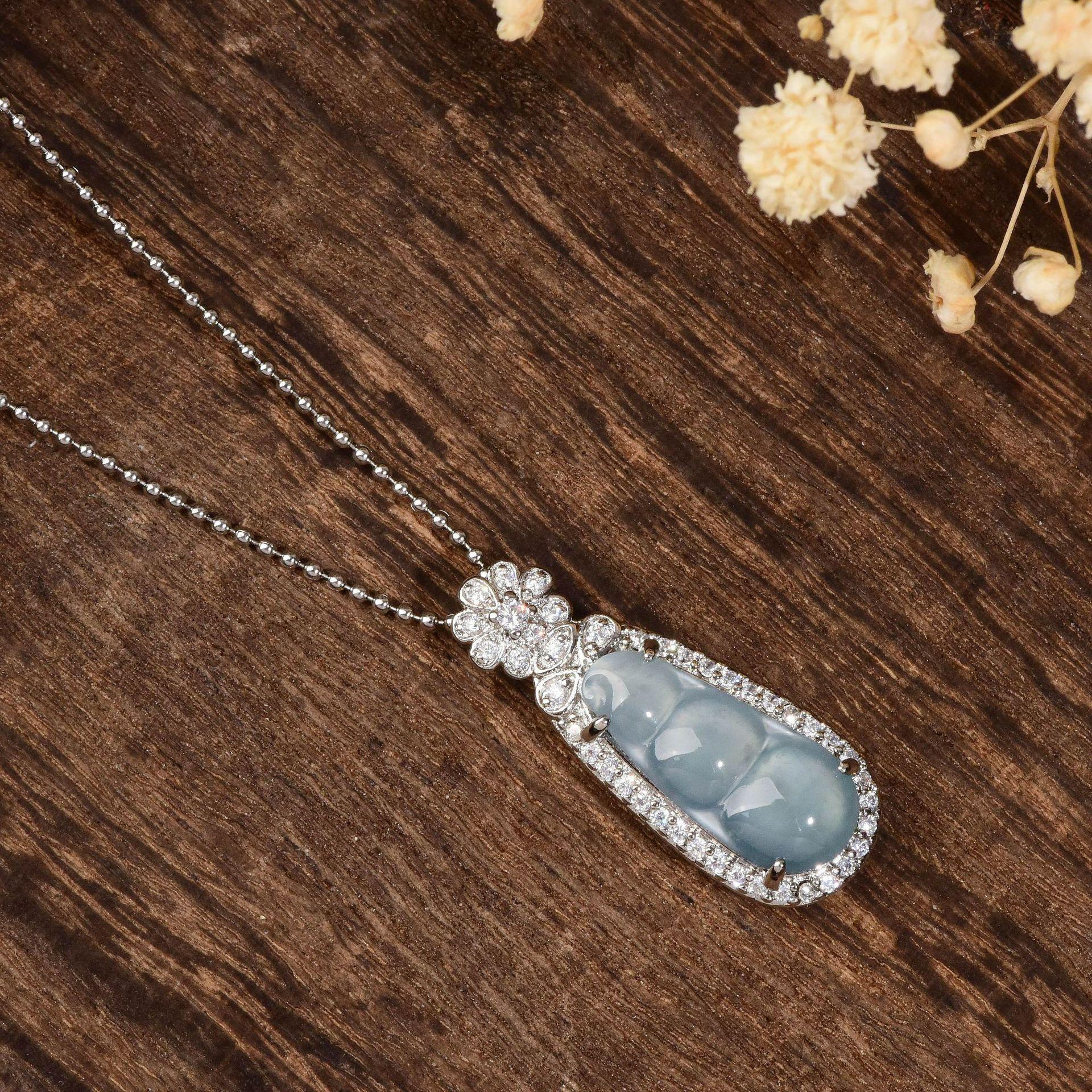 

A-Grade Bright Green Jade Four Seasons Bean Pendant Necklace - Light Luxury Bestseller