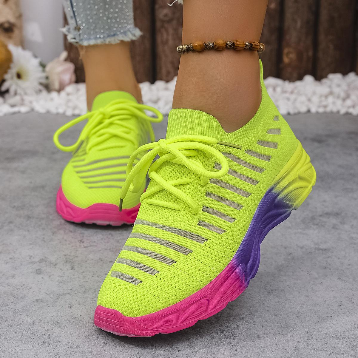 

Fashion The large-sized mesh running flying woven shoes for the autumn of 2025 are lightweight, low-heeled and comfortable 35 светло-зеленый