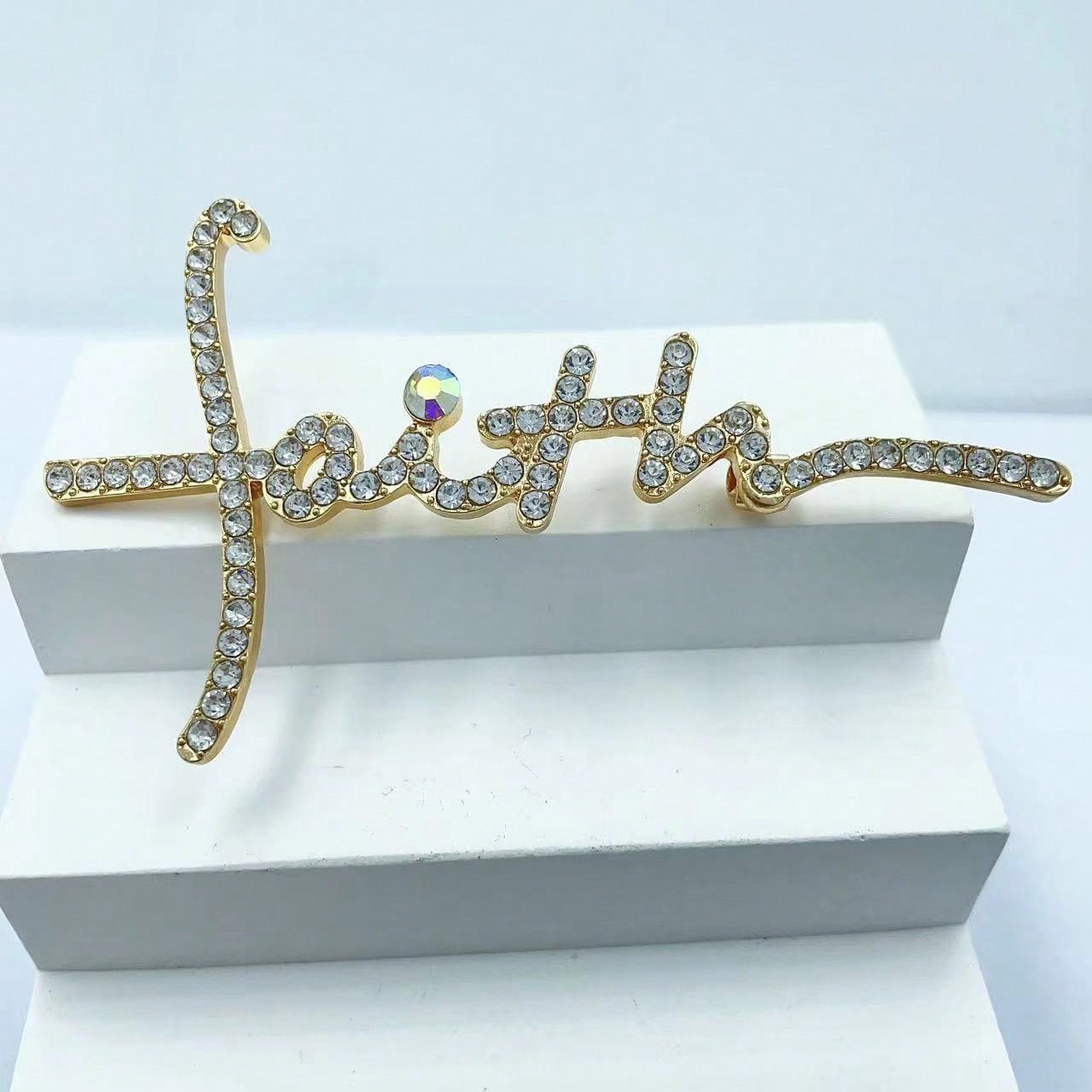 

1pc Fashionable Letter Faith Cross Brooch, Unisex Pin For Clothing, Bags And Accessories Pins(Without Box) one-size