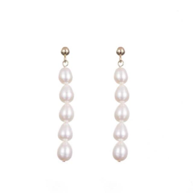 Gentle French freshwater pearl stud earrings exquisite high-end temperament versatile niche design 925 silver needle earrings gift Silver needle