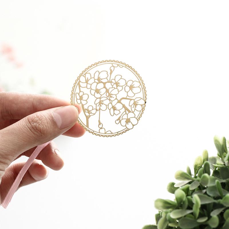 8 pcs Sakura Golded bookmarks Chinese Vintage leaf Metal book marker Stationery office School A6517