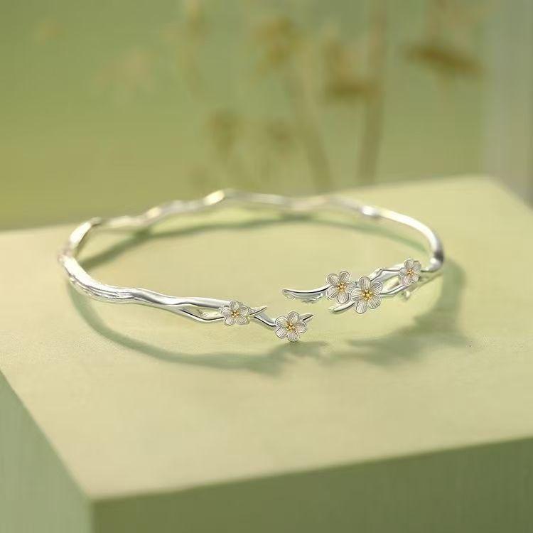 Adjustable Open Flower Bracelet Elegant Minimalist Chinese Luxury Hand Jewelry
