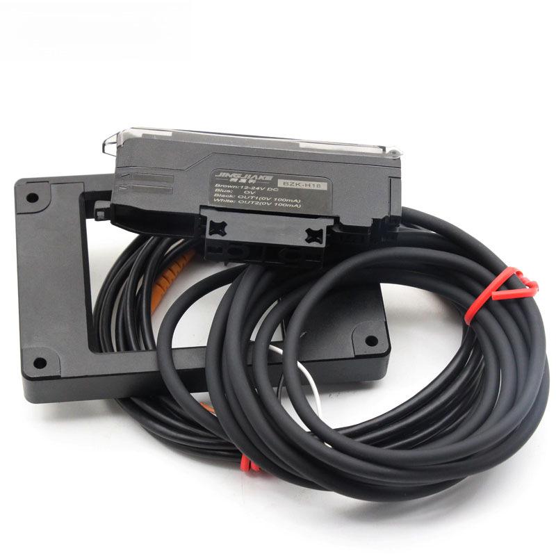 Ring-Shaped Fiber Optic Sensor for Metal/Non-Metal Detection Without Blind Spots