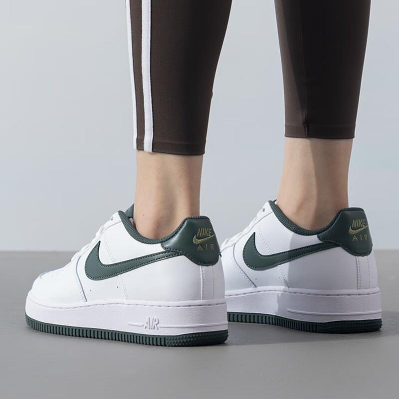 Nike Dětské tenisky Air Force 1 GS White Vintage Green Oil-Green FV5948-110