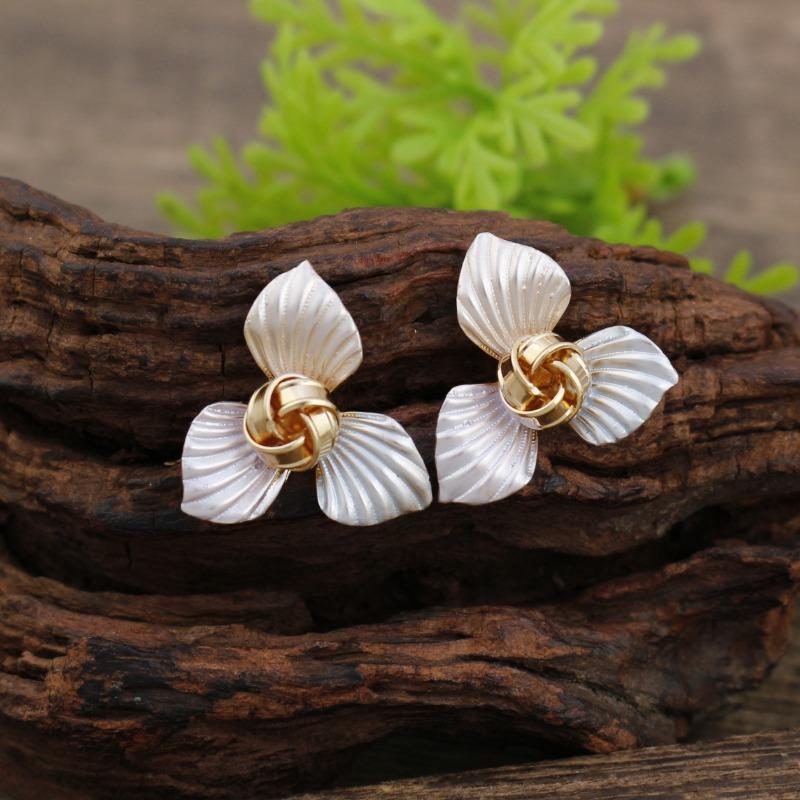 New Enamel Geometric Flower Stud Earrings Women's Fashion Simple Irregular Flower Summer Versatile Earrings