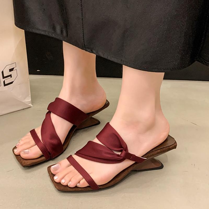Fashion 2025 New Fashion Square Head Open Toe Summer Slippers Elegant Bow Designer Opposite Heel Dress Party Slippers Zapatillas Mujer