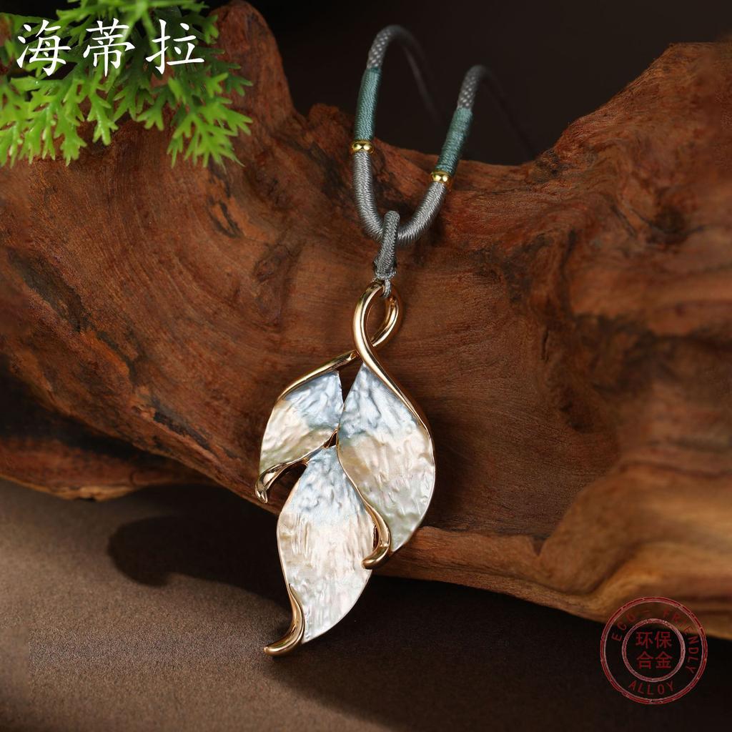 Neue Emaillefarbe unregelmäßiges Blatt gewebtes Seil langer Anhänger Damen Retro High-End Blatt lange Halskette
