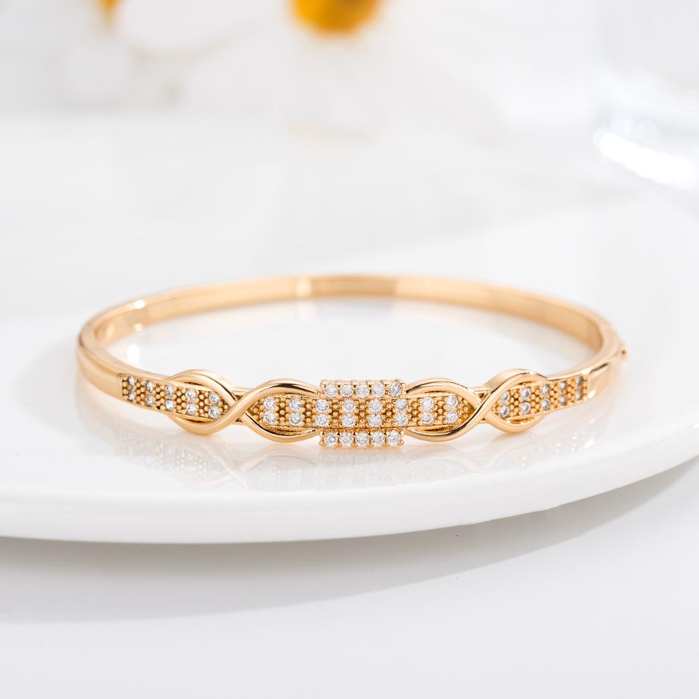 French Temperament, Exquisite Cross-over Women's Light Luxury, High-end and Exquisite Niche Hand Jewelry Bracelet