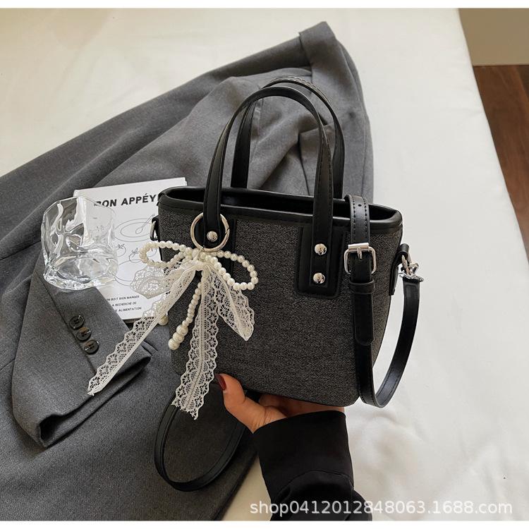 Vintage 2025 New Fashion Casual Commuter Tote Bag Sweet Silk Scarf Trendy Niche Girls Shoulder Bag Messenger Bag