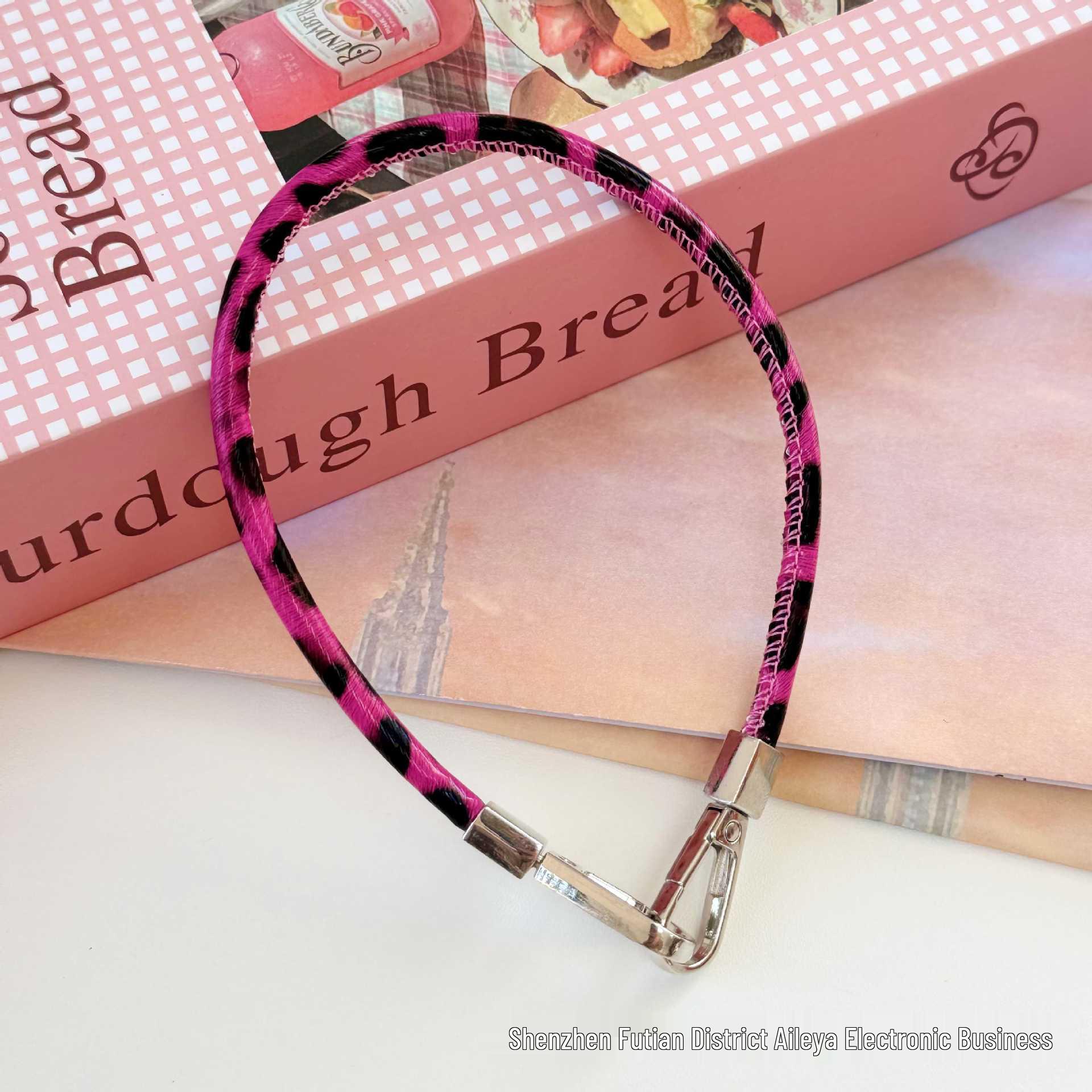 Стильный кожаный ремешок для телефона с принтом леопарда и металлической пряжкой - Универсальный, предотвращающий потерю и прочный ремешок для руки