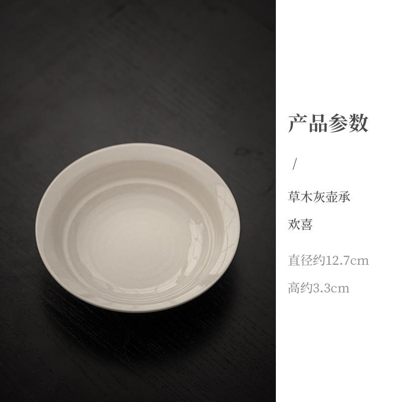 Tráva, dřevo, šedá glazovaná nádoba, držák na ložisko, ručně malovaný kaligrafický stůl na suchý čaj, tácek na ovoce, čajové předměty, příslušenství