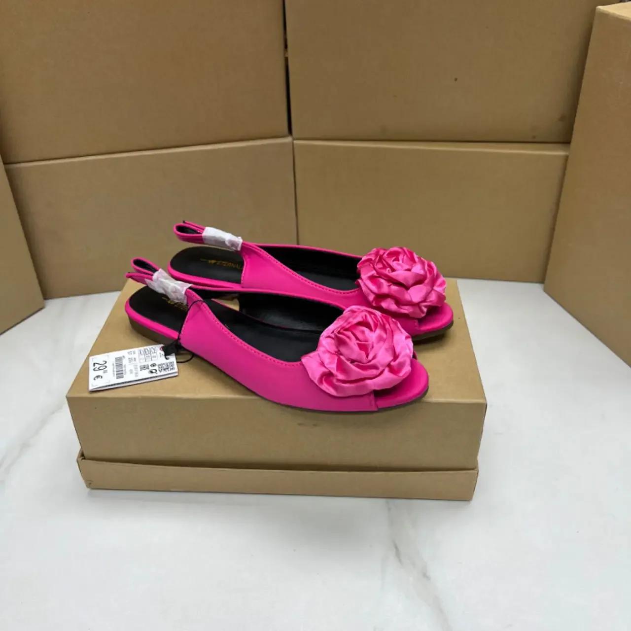 

Fashion Ladies Shoes on Offer Retro Rose Decoration Peep Toe Female Slingbacks Casual Large Size Footwear Women s Mules Flats 37