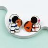 Cute Couple Astronaut Brooch: Planet Hugging Pin Badge