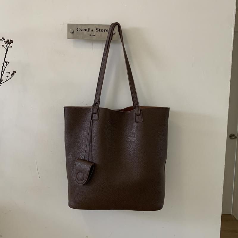 

Fashionable Large-capacity Bag, Trendy and Niche Tote Bag, Simple Single-shoulder Bag and Underarm Bag кофейный