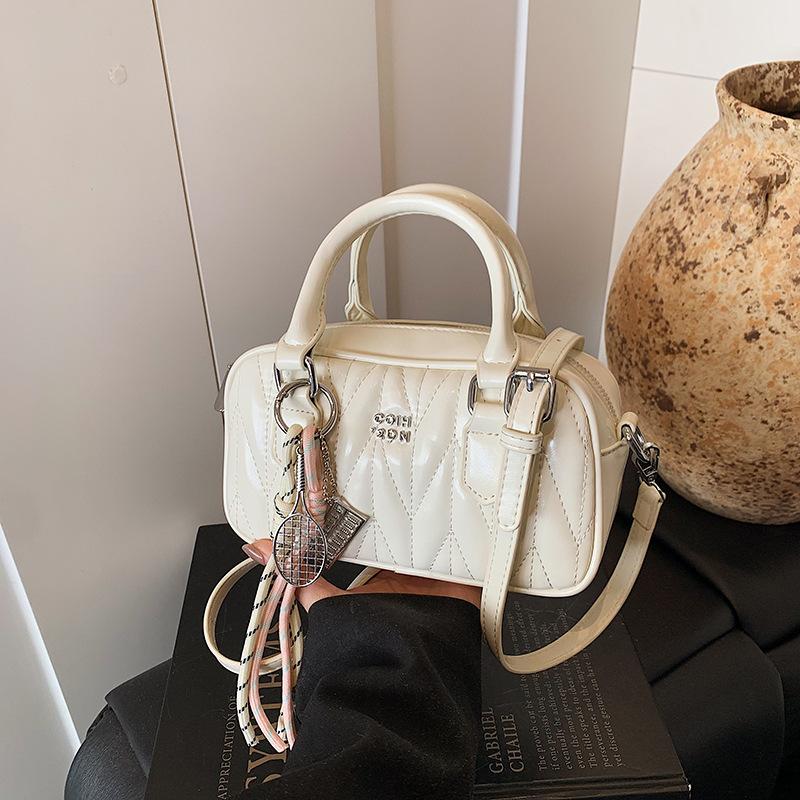 Women's bag 2025 new messenger bag spring and summer small square bag niche design high sense women's shoulder portable diamond bag
