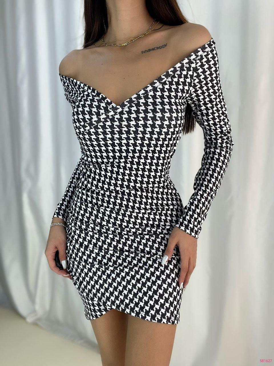 

Kadın Beyaz Kazayağı Desenli Kruvaze Yaka Mini Krep Elbise