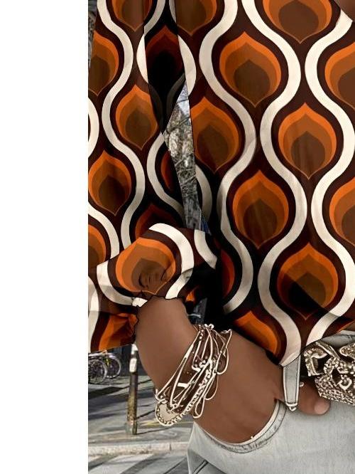 The new women's blouse features a printed V-neck long-sleeve design. It adopts Bohemian-style fringed sleeves and is perfect for spring.