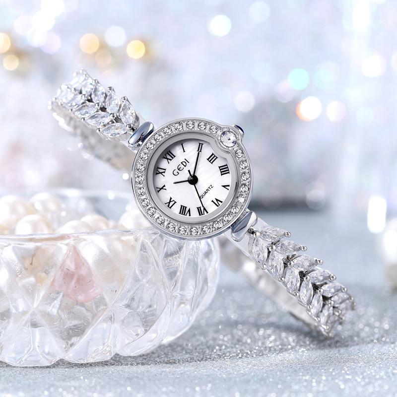 Retro Small Gold Spike Women'S Watch Versatile Fritillary Diamond-Encrusted Small Plate Quartz Waterproof Watch