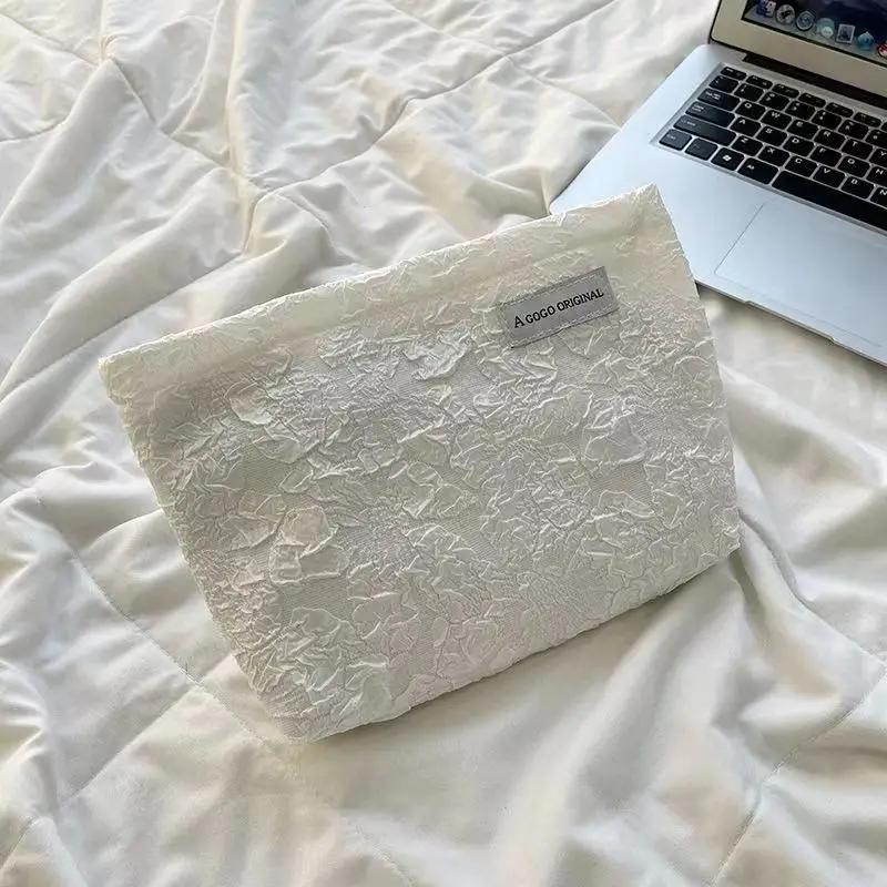 Pink Floral Embossed Portable Bag, Stylish Beautiful Cosmetic Bag, Large Capacity Simple Storage Bag, Suitable for Everyday Use
