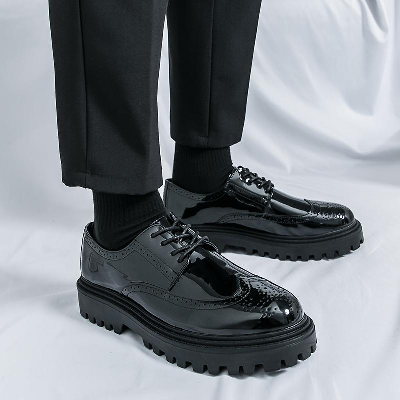 Casual men's leather shoes classics Brogue Style design parties and street Black and white minimalist shoes New Hot