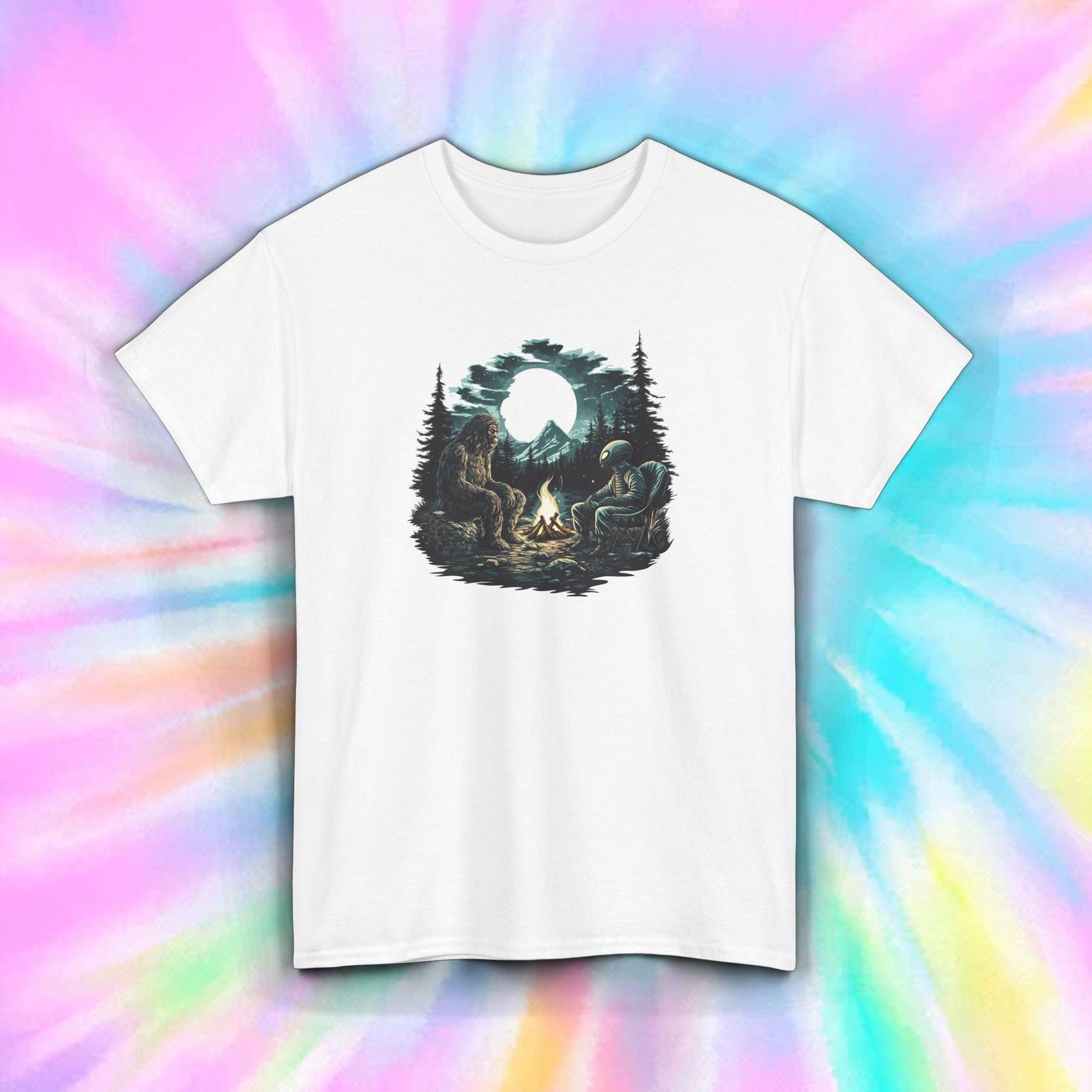 Bigfoot Alien Campfire T-Shirt Funny Cryptid UFO Sasquatch Tee S-5XL M