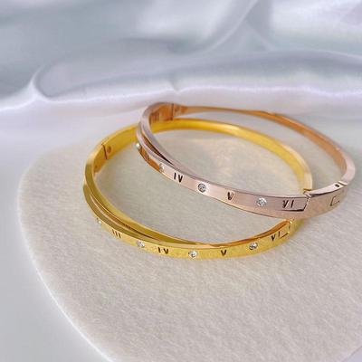 Damenarmband aus roségoldenem Titanstahl – stilvoll, farbecht, modisch und vielseitig.