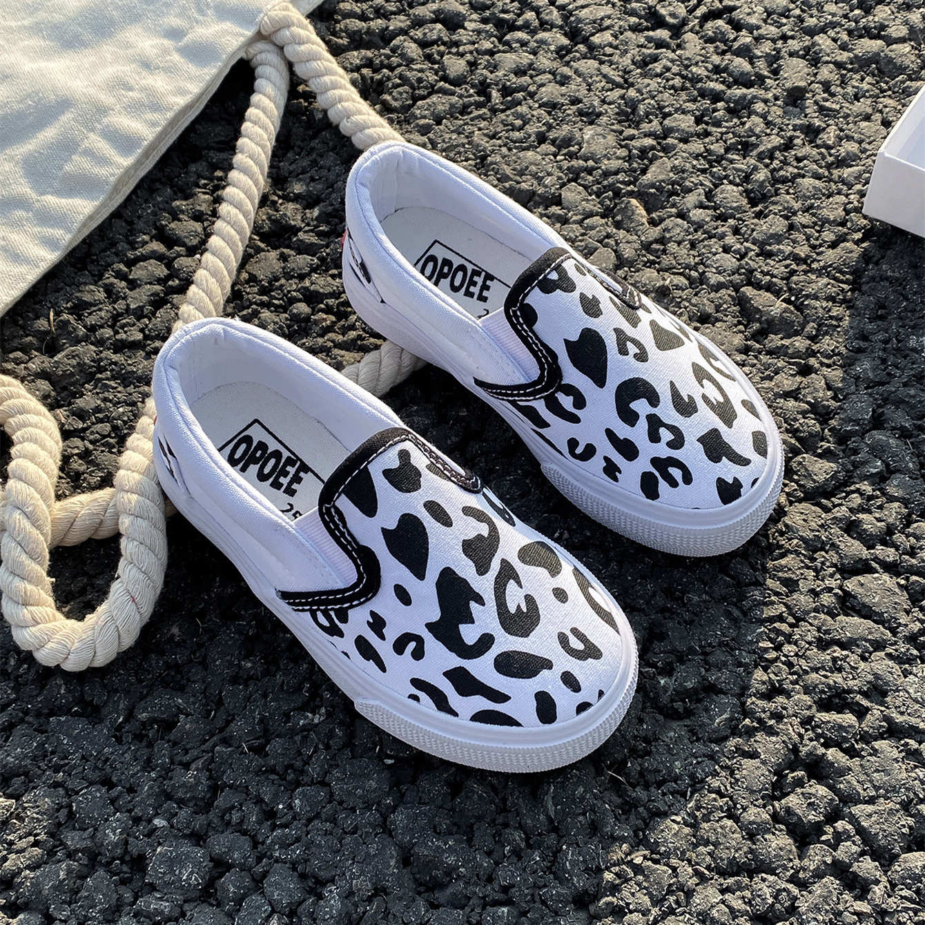 

Кроссовки для детей, детская спортивная обувь высокого качества для мальчиков и девочек, нескользящая обувь на мягкой подошве 37 белый