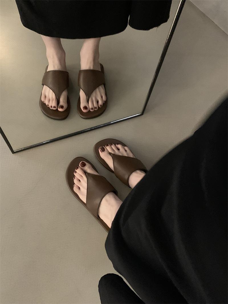 

Мягкая подошва, удобные тапочки, повседневные универсальные шлепанцы, летняя пляжная обувь 2025 года, модные сандалии на плоской подошве 40 коричневый