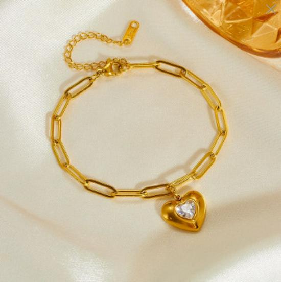 Heart-Shaped Titanium Steel Bracelet with Thick Chain, 18K Gold-Plated, Fade-Resistant, Trendy and Versatile Design for Women.