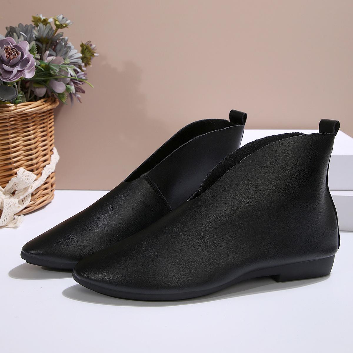 

Sharp Toed Oversized Casual Short Boots for Women 2025 Autumn Flat Chelsea Boots 42
