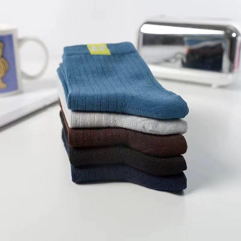 Zhuji Men's Breathable Odor-Resistant High Tube Sports Socks for Autumn and Winter