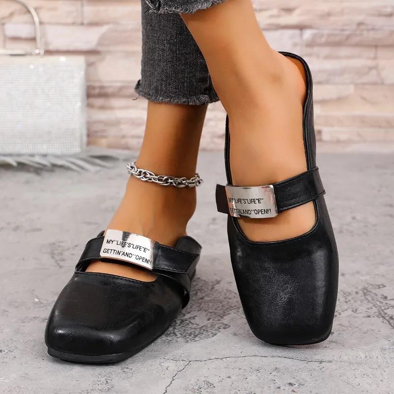 Fashion 2025 Summer Plus Size Women’s Closed Toe Slippers Outdoor Metal Decoration Low Heel Slippers for Fashion Daily Concise Sandals