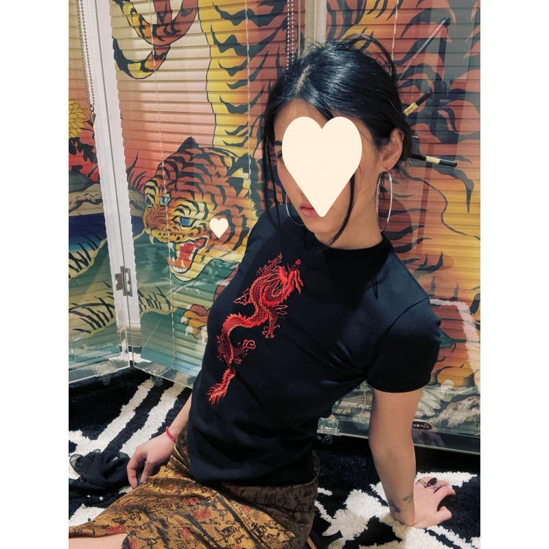 

Женская летняя футболка 2024 года с черным принтом «Год Дракона», облегающего кроя S