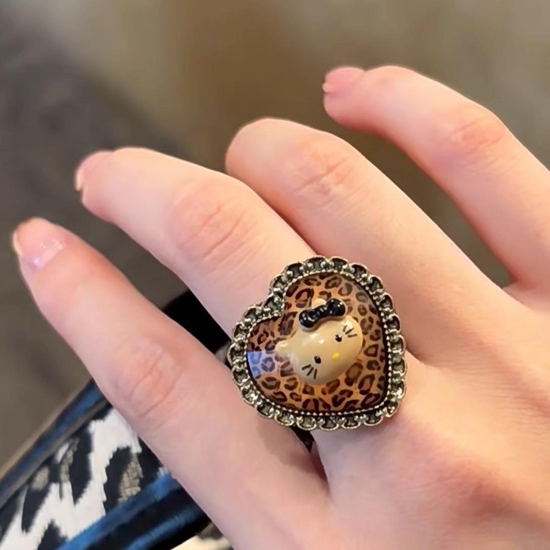 

Vintage Leopard Heart Ring - Cute KT Cat Design