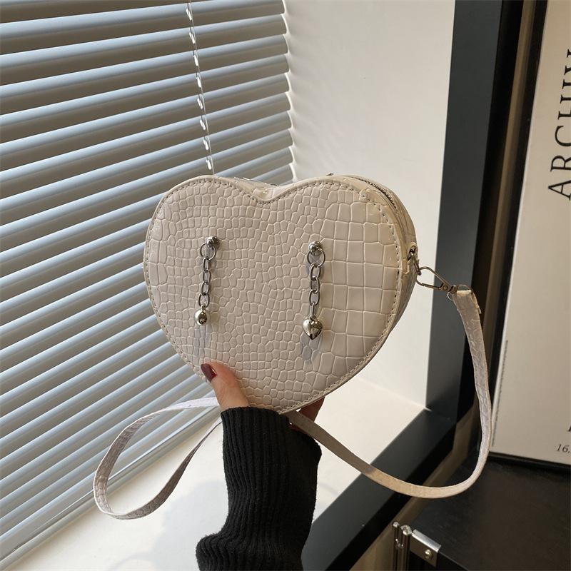 2025 new fashion creative personality love chain pu small satchel Korean version of foreign style high sense women's tide shoulder bag