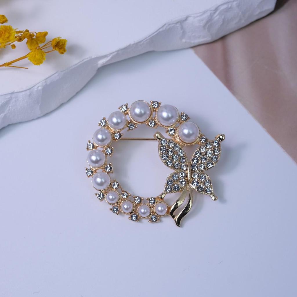 Luxury Minimalist Butterfly Pearl Brooch - Versatile Alloy Pin & Corsage Accessory