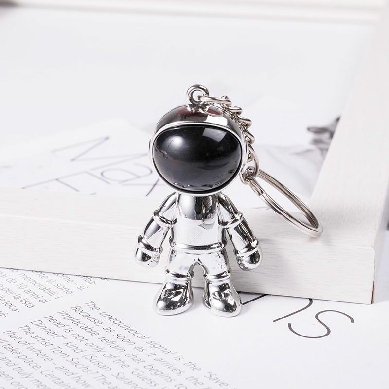 3D Astronaut Keychain: Trendy Car Pendant & Bag Accessory for Men and Women