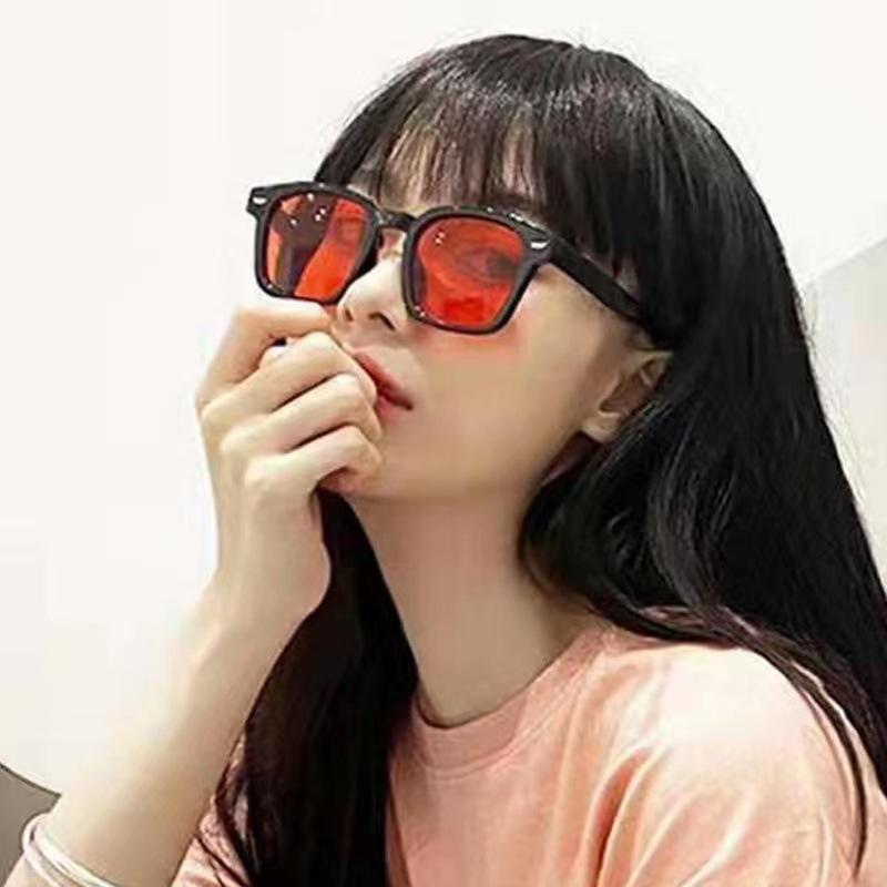 Fashion Square Sunglasses Women Clear Ocean Lens Shades UV400 Men Retro Rivets Decoration Orange Pink Sun Glasses Gafas De Sol