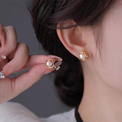 Elegant Geometric Pearl Earrings - 2025 Trendy Design for Women, Versatile and Stylish for Summer