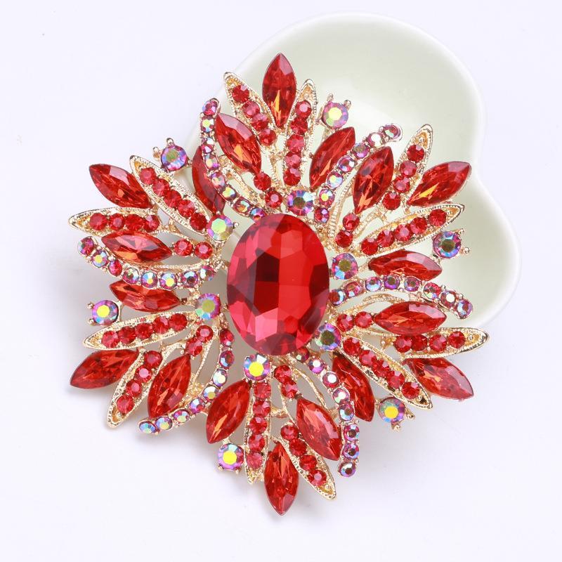 Retro Style Ladies Brooch With Rhinestone Detailing For Elegant Wear красный