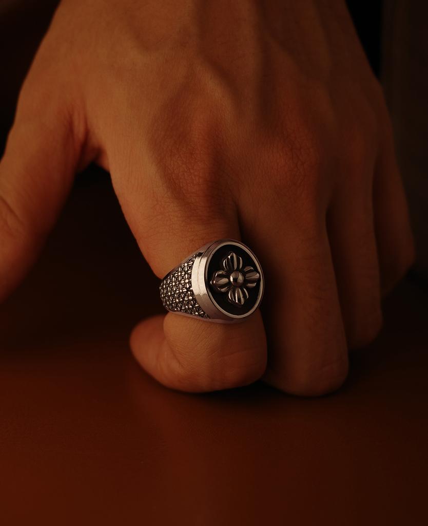Keepburn Bloom Signet Ring [Silver]
