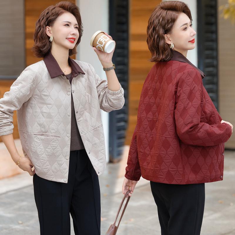 Elegant Spring Jacket for Fashionable Middle-Aged Women - Age-Reducing, Slimming Style for Spring and Autumn