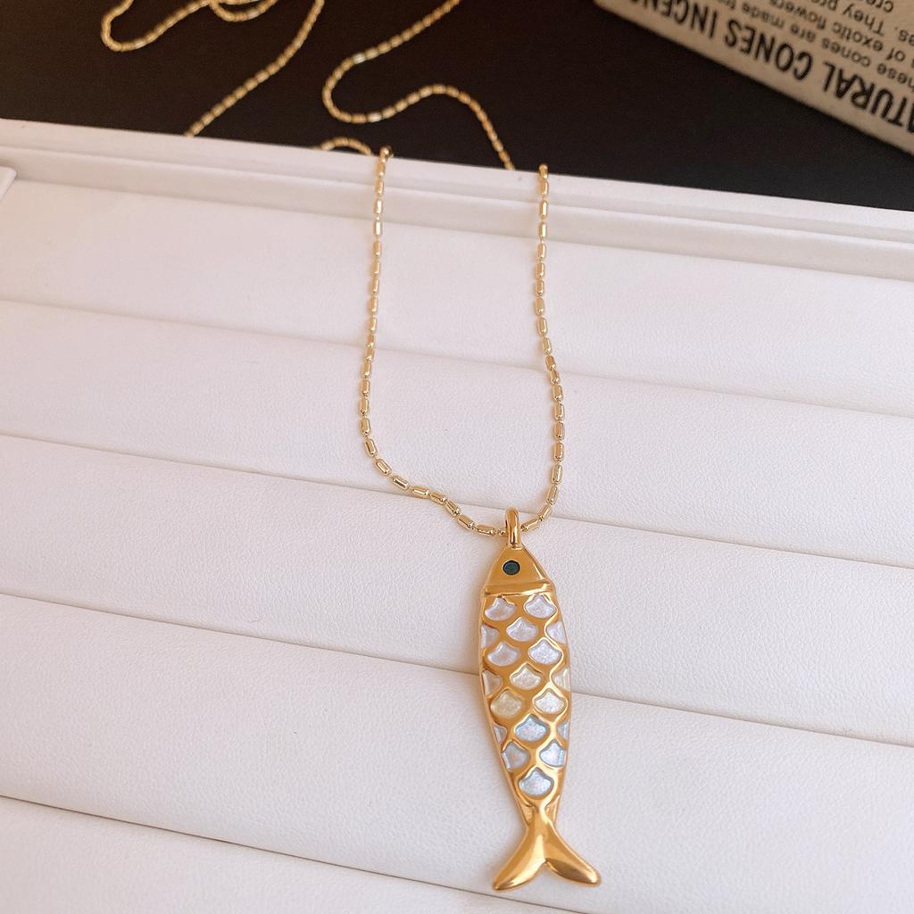 New Chinese stainless steel oil dripping small fish pendant, sweater chain, niche necklace, simple and personalized item decoration