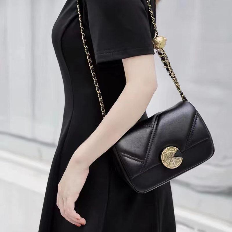 This Is A High-end, Niche Single-shoulder Leather Crossbody Bag with A Diamond-shaped Chain for Women