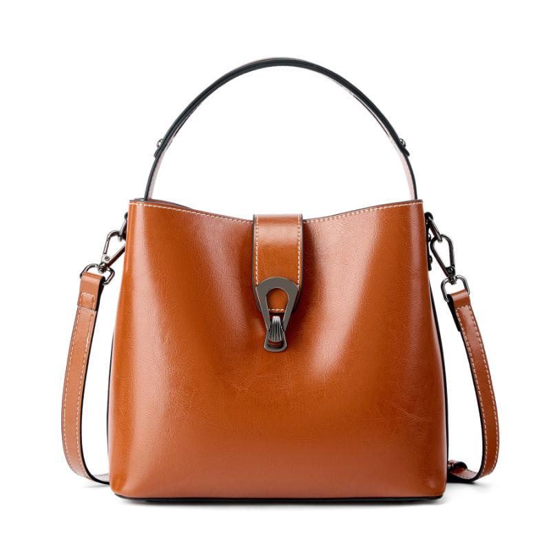 Oil wax leather wide shoulder strap versatile portable large-capacity women's messenger bag new leather bag women's premium bucket bag