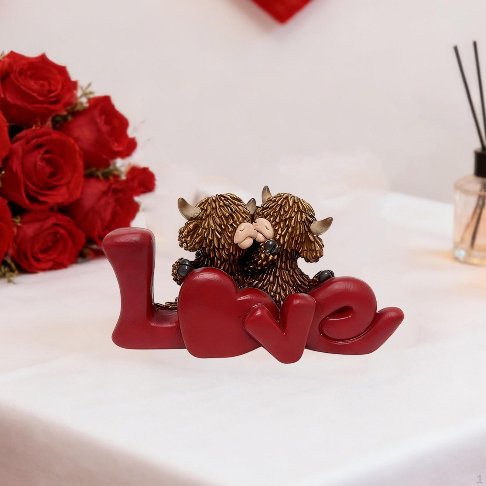

Highland Cow Figurine Valentines Day Decoration Artwork Resin Bull Statue Animal Sculpture for with Love