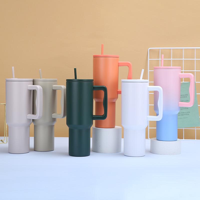 Nerezový izolovaný kelímek na led 40oz třetí generace se studenou slámkou